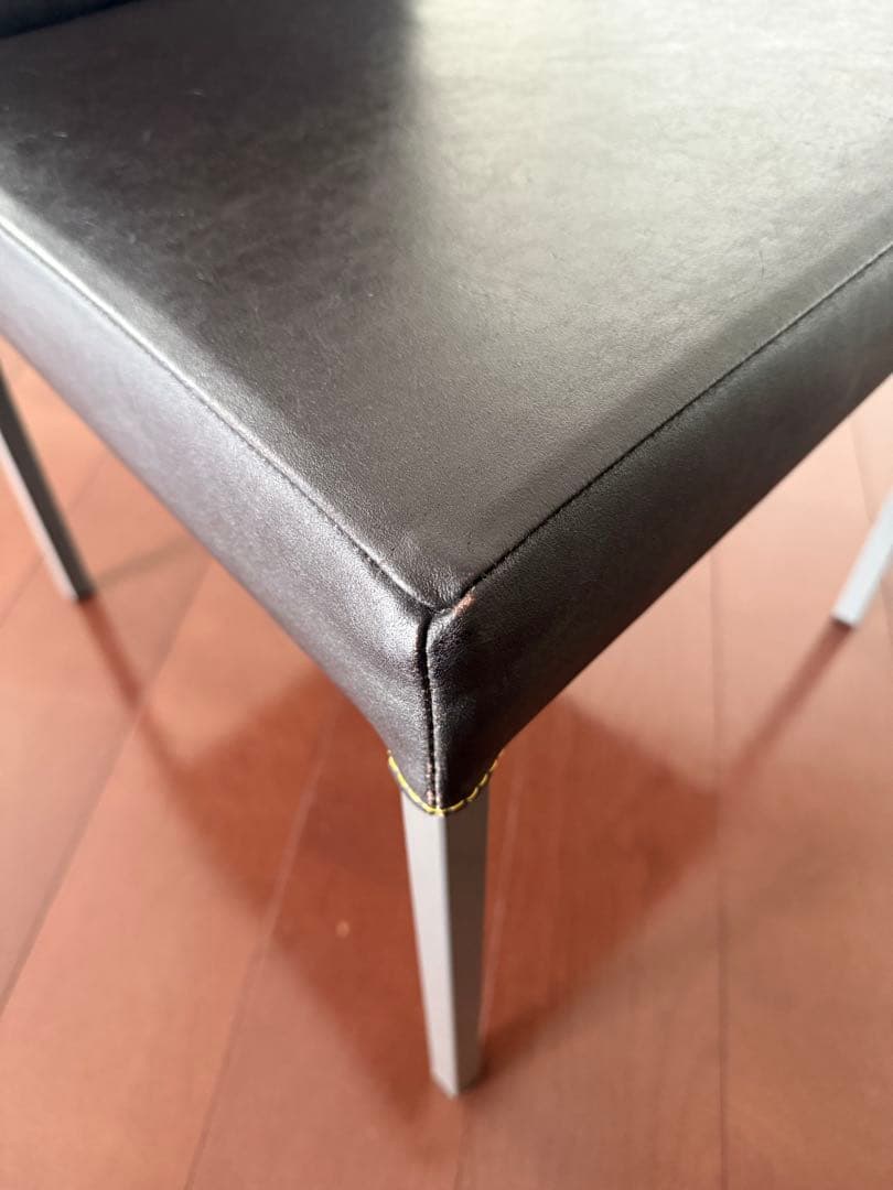 コードバンの椅子 イタリアのブランド