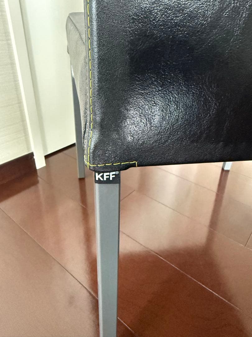 コードバンの椅子 イタリアのブランド