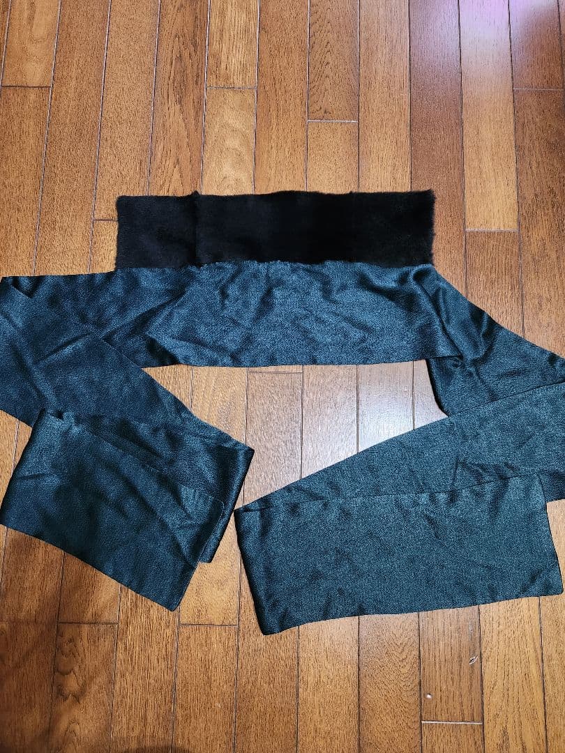 アンドゥムルメステール　ファー襟付きロングスカーフ 黒と緑　ショッパー付き！