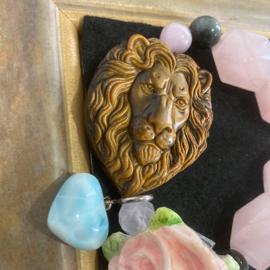 【種名　日本鹿の角】 オリジナル彫刻⭐️プリンセスローズと野獣⭐️ 虎目石　☆匿名☆