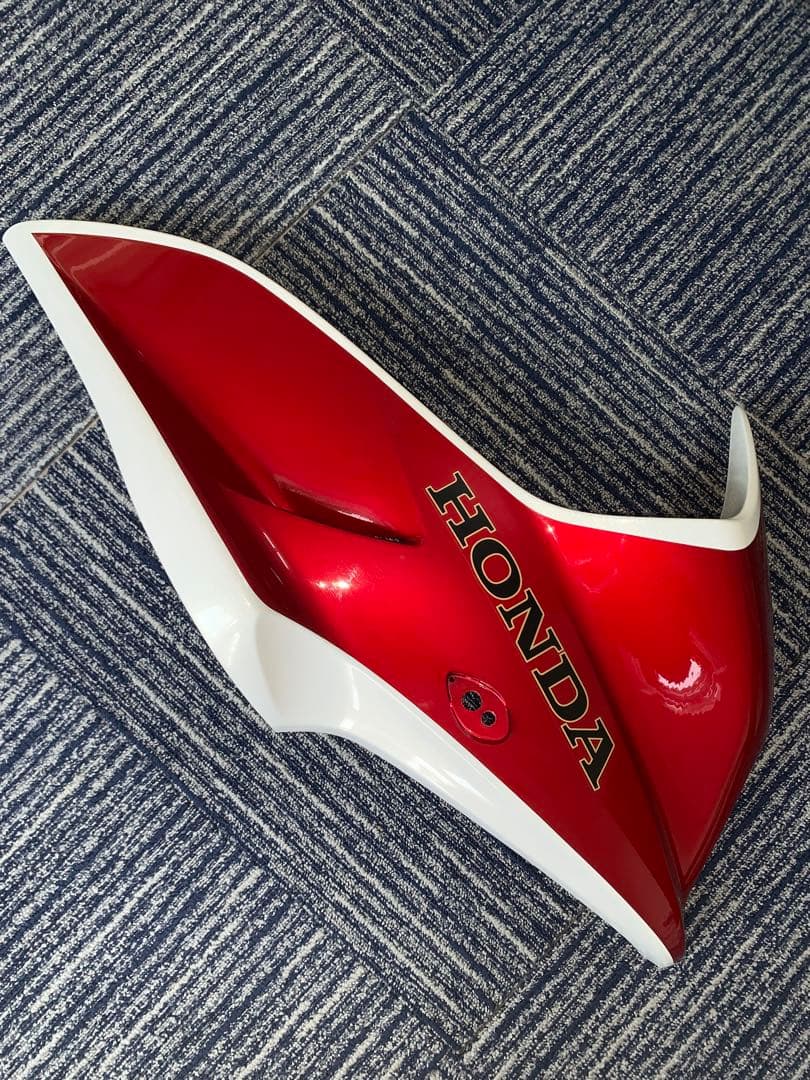 cb1300sb sc54アッパーカウル　右