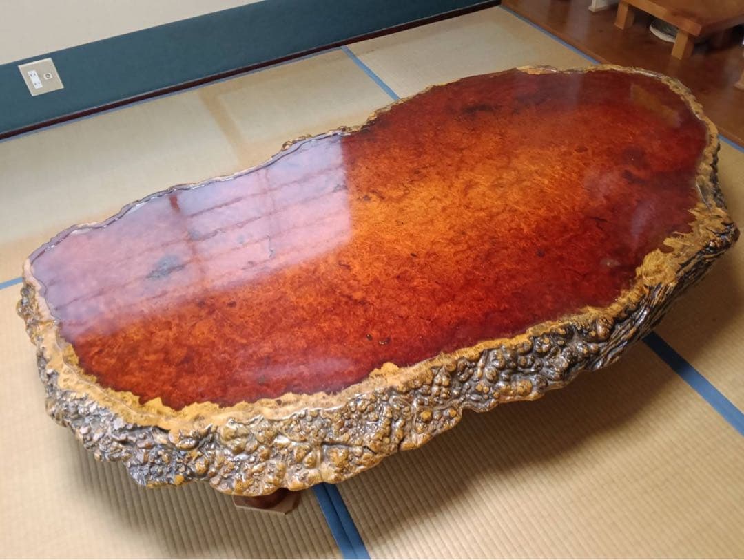 自然形状の赤褐色木製座卓　コブ　瘤　テーブル　和室　旅館　料亭　一点物