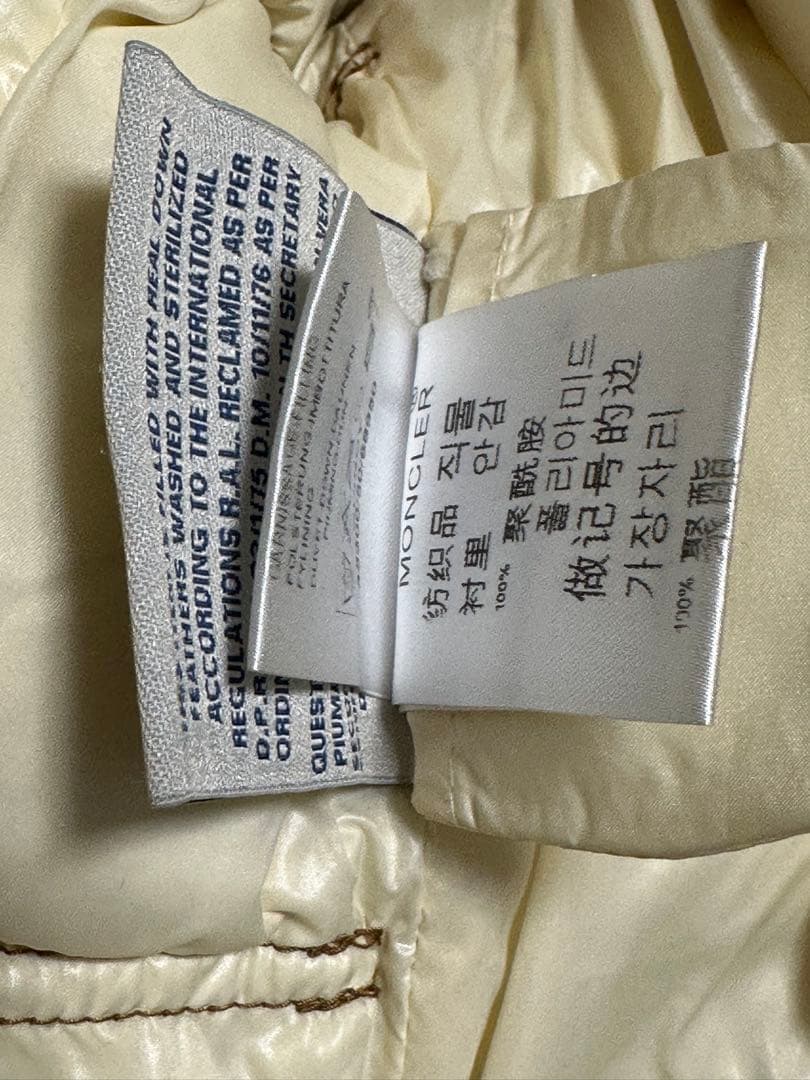 モンクレール　ダウンジャケット ベージュ　フード付き