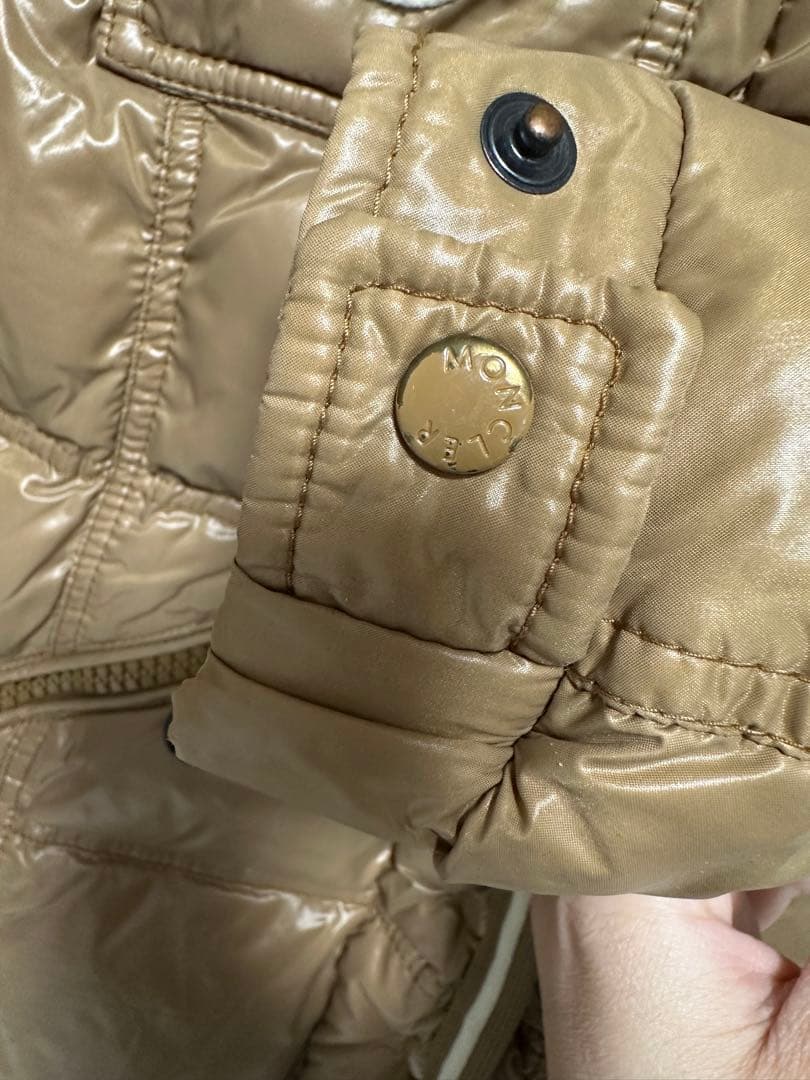 モンクレール　ダウンジャケット ベージュ　フード付き