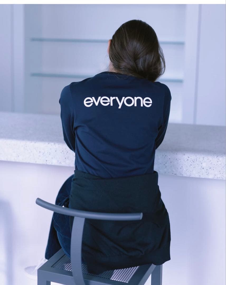 everyone ロゴ入り ネイビー 長袖カットソー