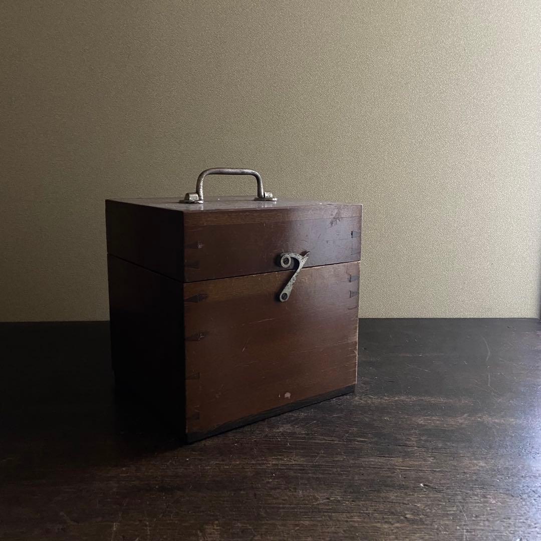 明治　理学用木箱　薬箱　古いです　引き出しロック付き