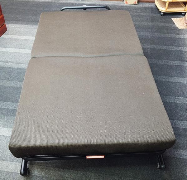 折りたたみベッド 組立済 中古品 ブラウン色 お部屋に搬入、設置します