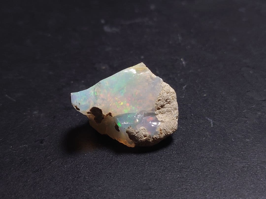 エチオピア　オパール　原石　鉱物標本　ジュエリーグレード　AAA