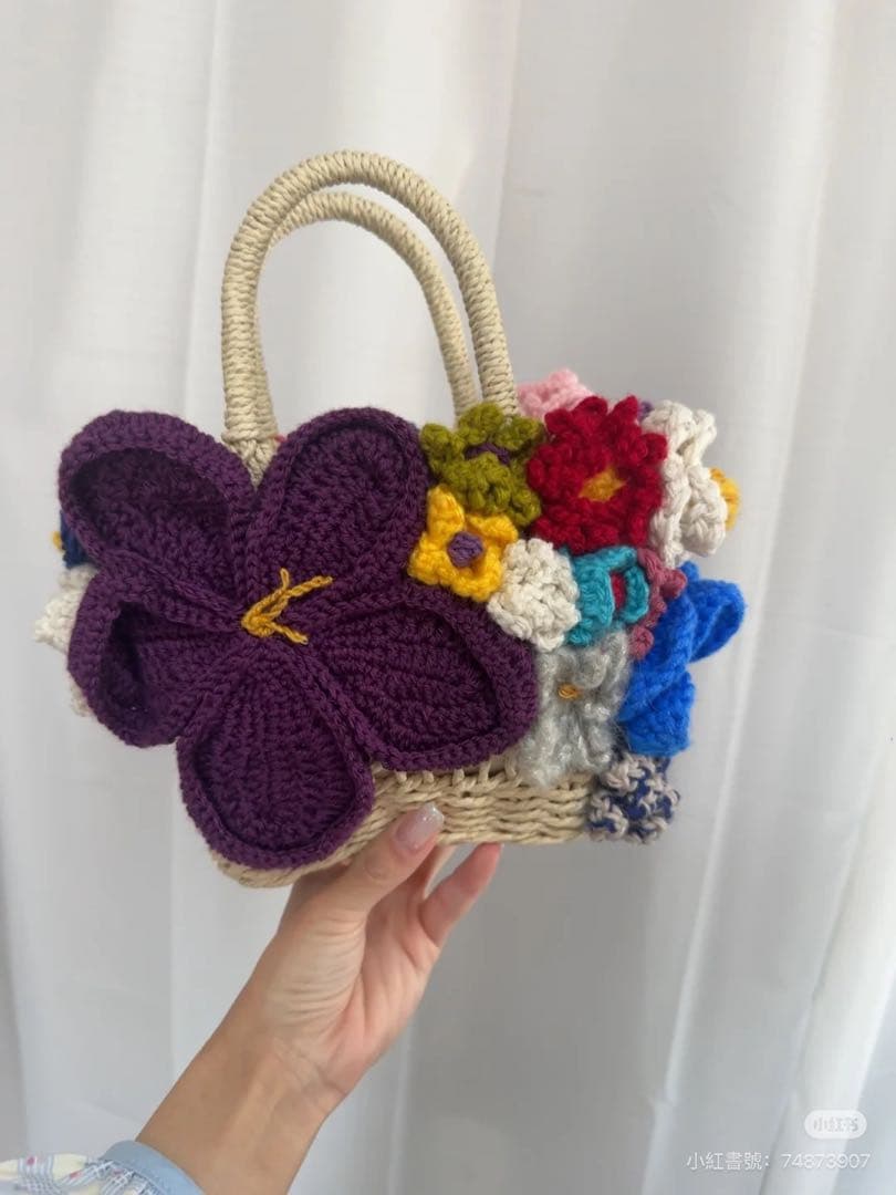 手編み鉤針仕立て｜紫の花ラタンバッグ、春にぴったり