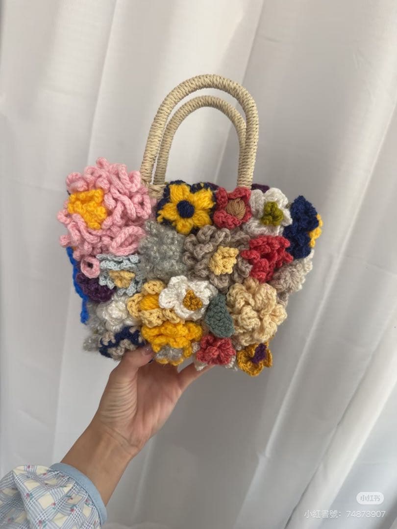 手編み鉤針仕立て｜紫の花ラタンバッグ、春にぴったり