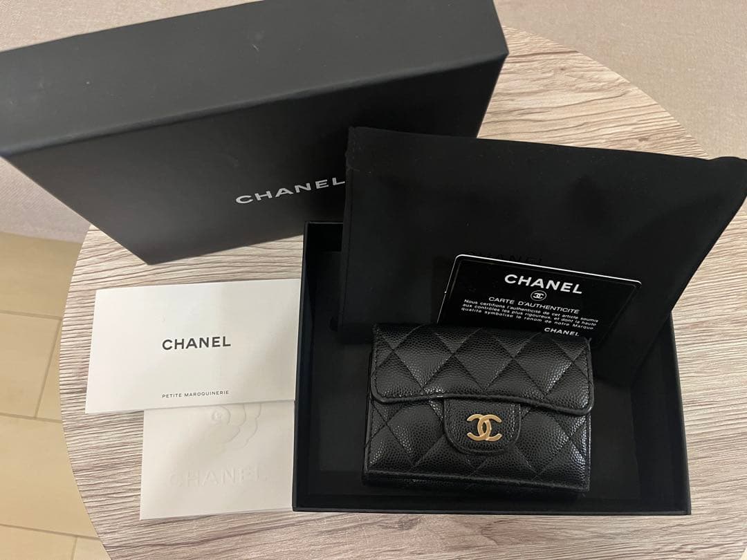 CHANEL シャネル　財布　キャビアスキン