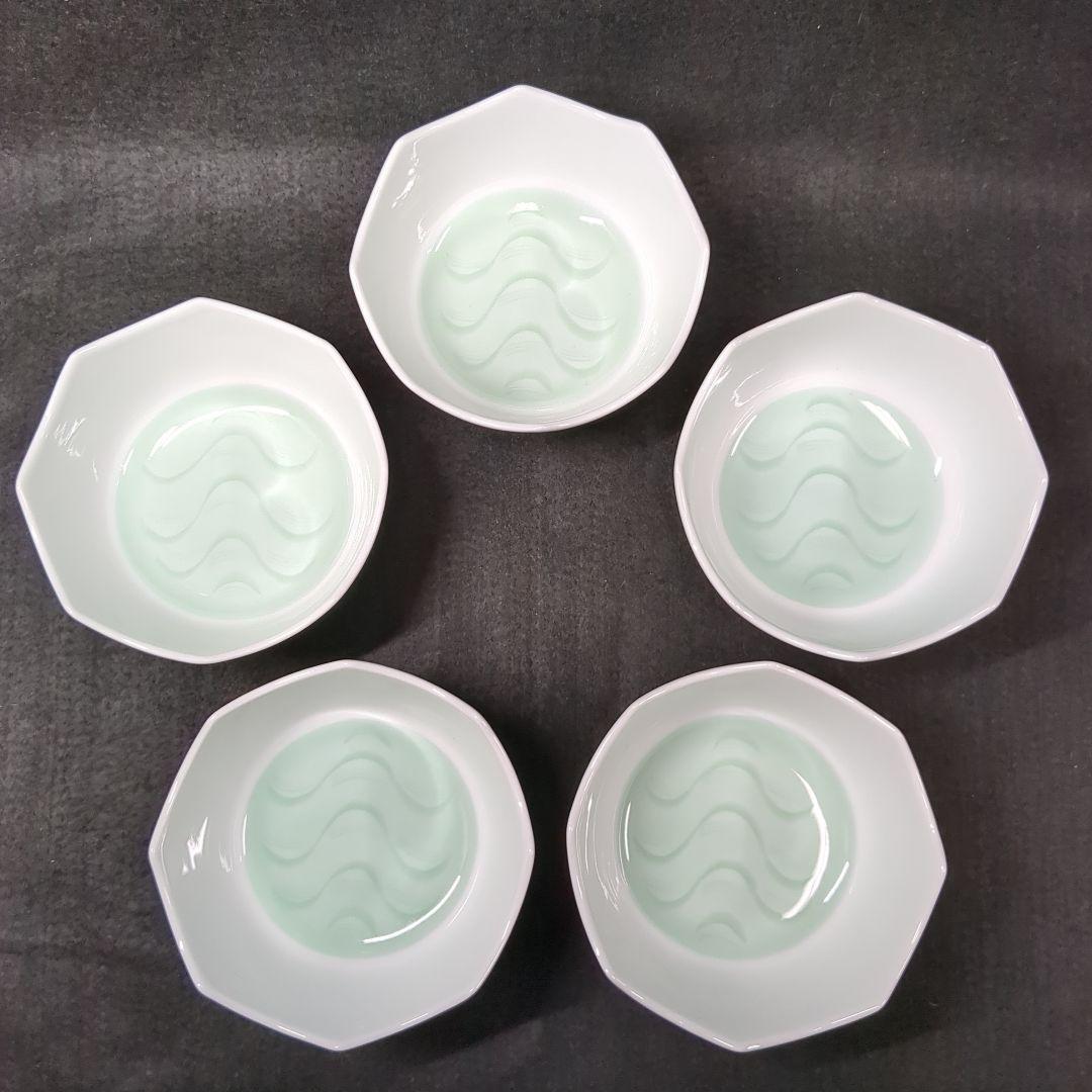 人間国宝　井上萬二作　井上萬二窯　青白磁波刻文　小鉢５個