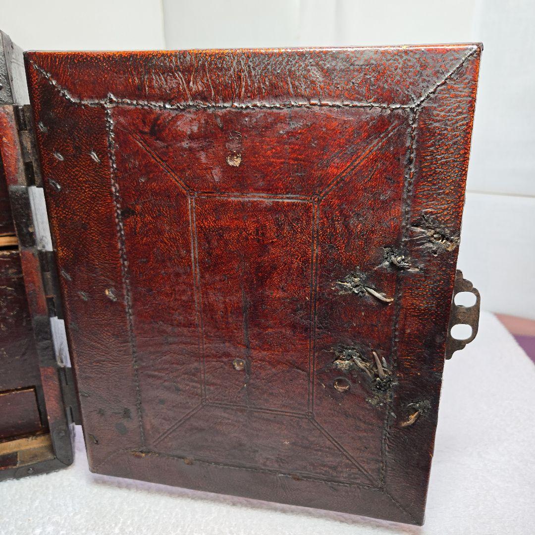 金唐革紙貼手持箪笥　鍵付　時代箪笥　古民具　銭函　銭箱　千両箱　船箪笥　金庫