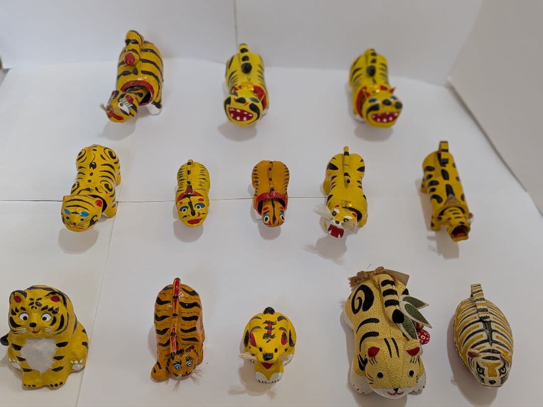 郷土玩具、張子の虎、首振り虎、竹製虎、縮緬製虎、木版手染虎、置物、13体、箱無