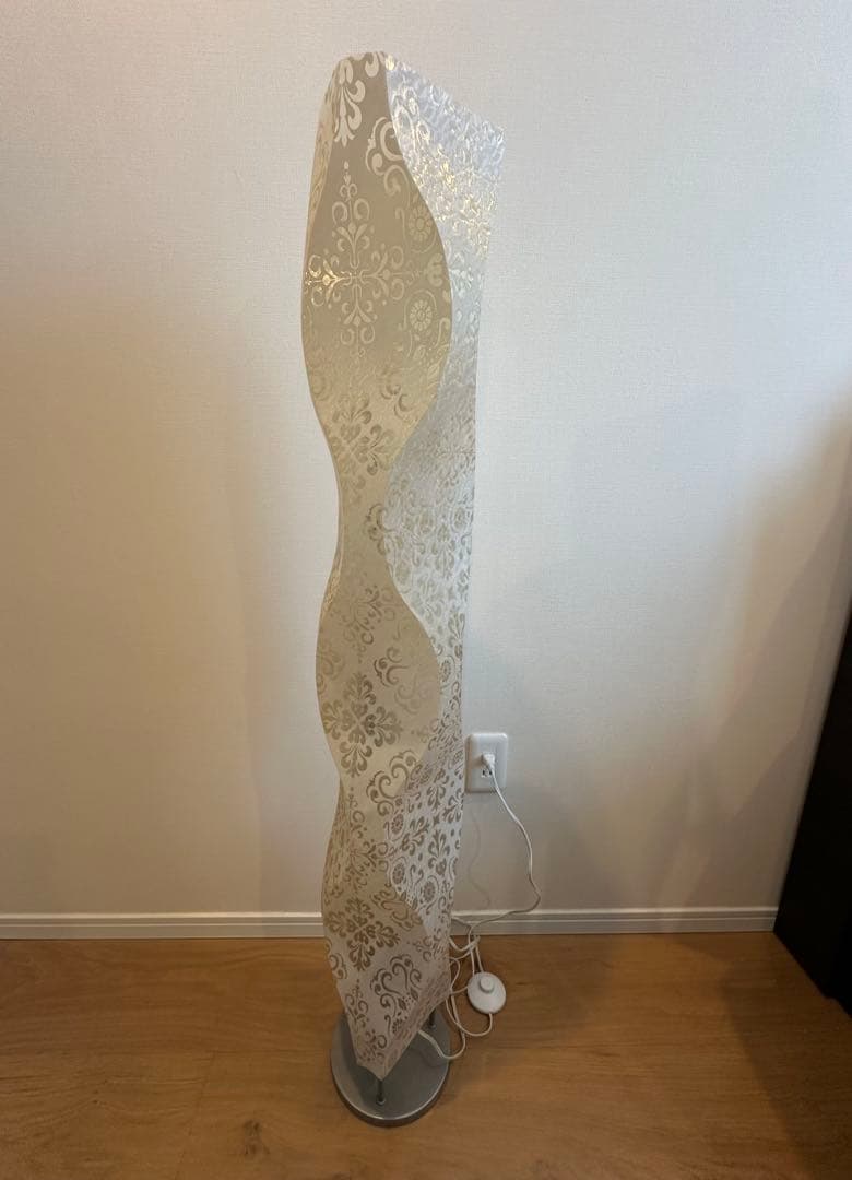 フロアスタンドライト3灯 ノーブルスパーク社 アラベスク調 高級感 お洒落