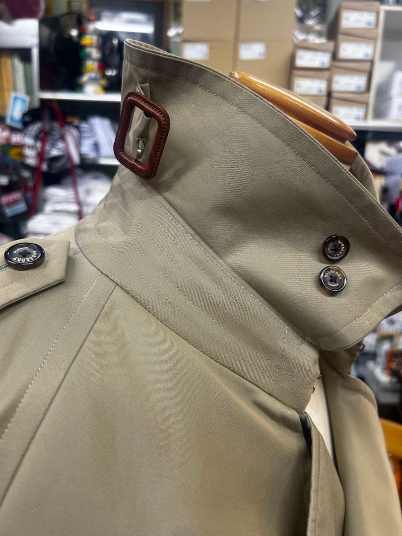 バーバリー　ベージュ トレンチコート ダブルブレスト