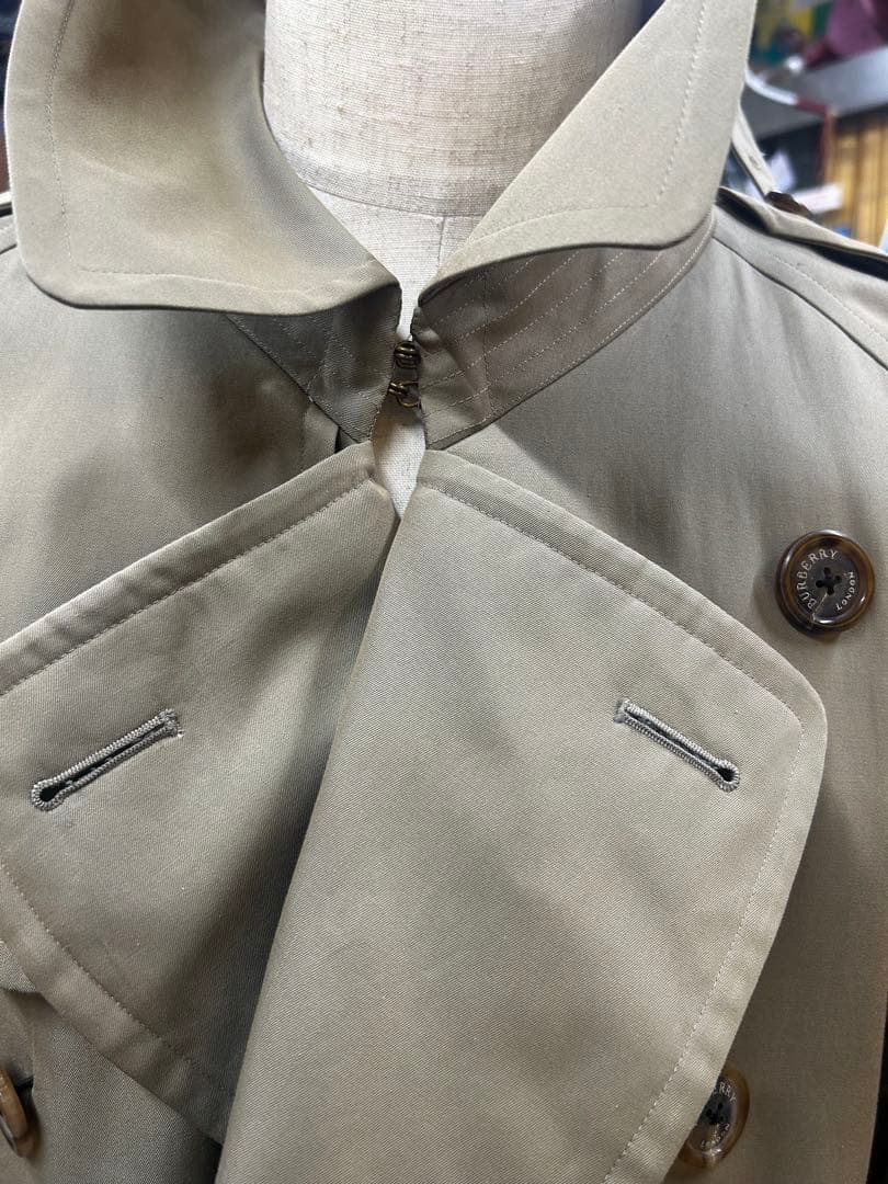 バーバリー　ベージュ トレンチコート ダブルブレスト