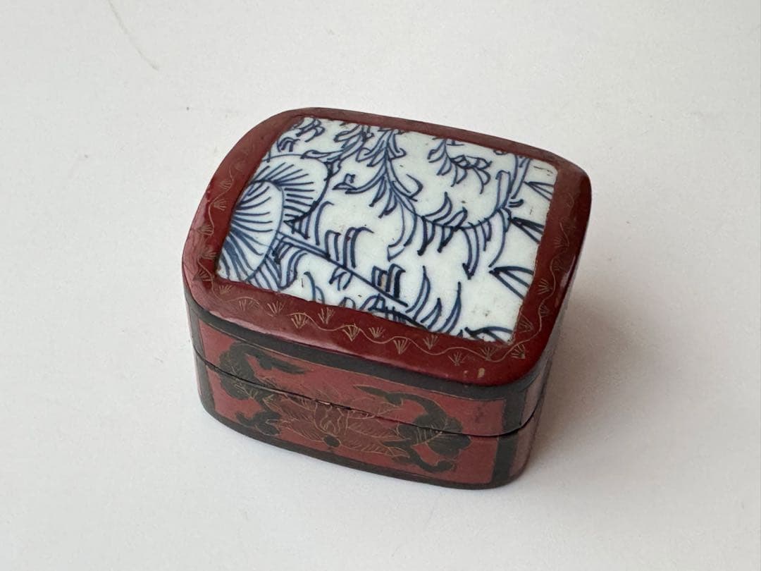 アンティーク 骨董 漆器 香合 青白磁 花柄 蟹デザイン 小物入れ