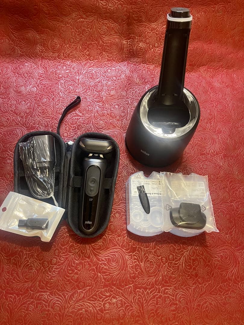 BRAUN 人気機種Series7現行型 新品未使用/CCR2個その他