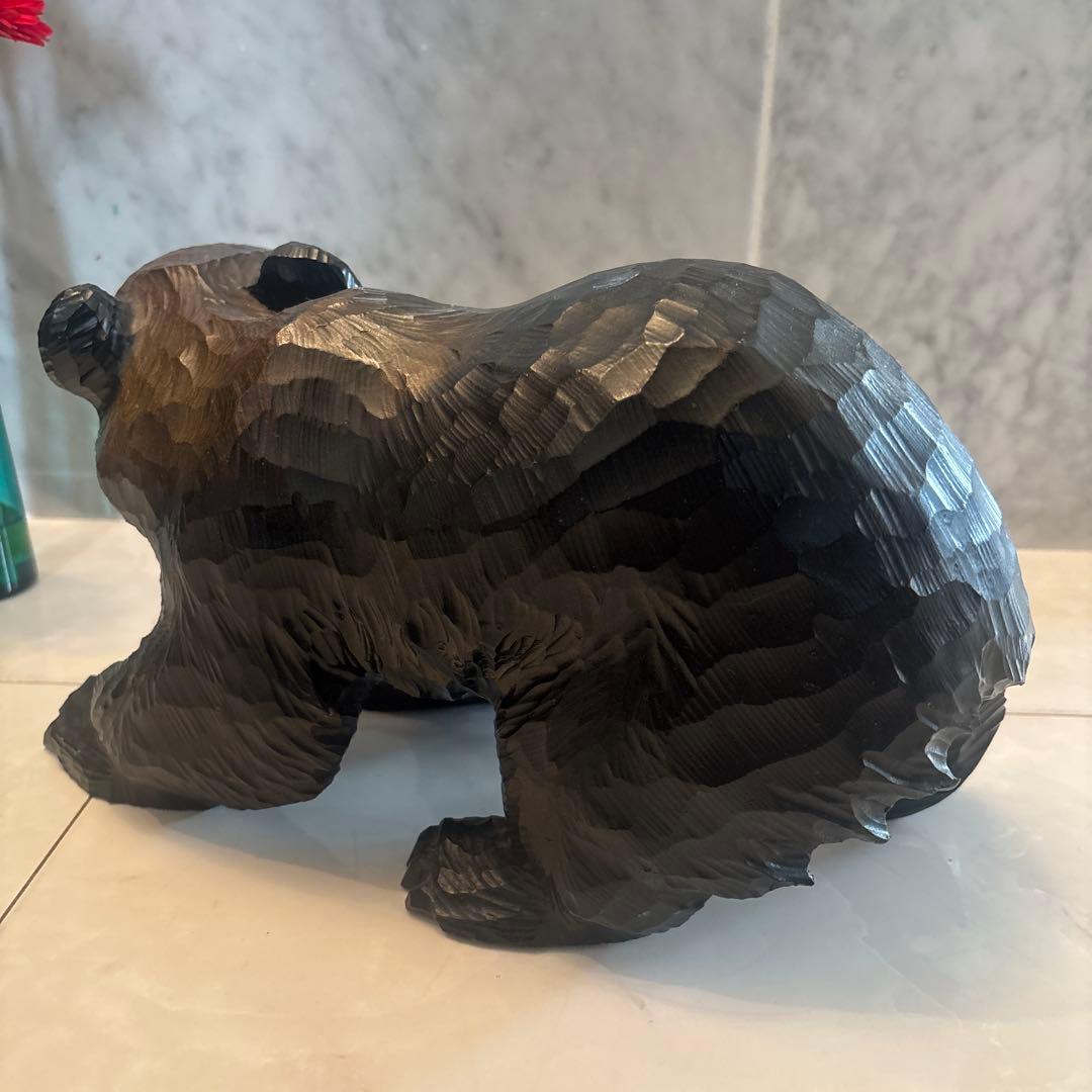 アイヌ名門堀井一族が手掛けたガラスの瞳で彫りや塗りが一級品のクマ