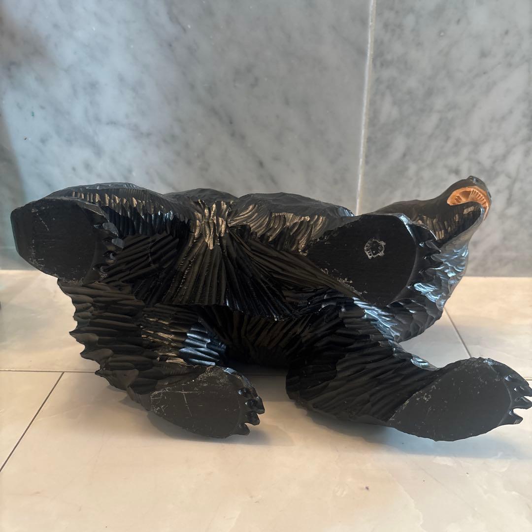 アイヌ名門堀井一族が手掛けたガラスの瞳で彫りや塗りが一級品のクマ