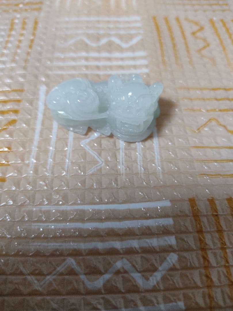 財運の象徴☆白翡翠の貔貅　☆天然石