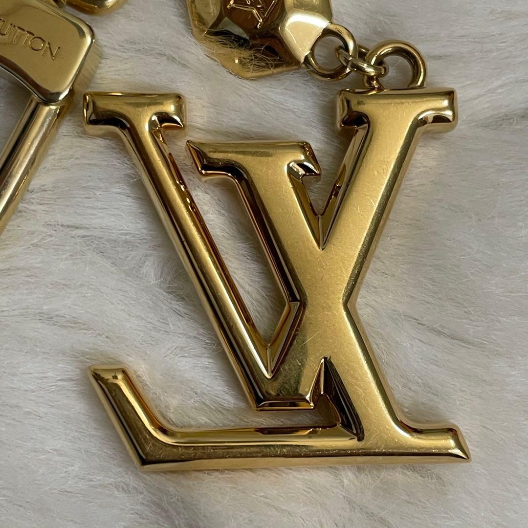 LOUIS VUITTON キーホルダー ポルトクレ　LV ファセット　ゴールド