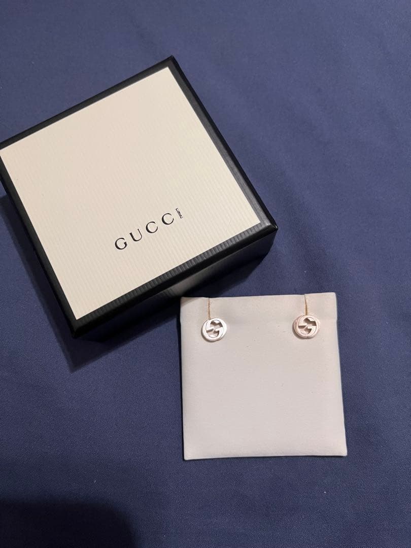 【期間限定 値下げ中】GUCCI シルバーインターロッキングGピアス