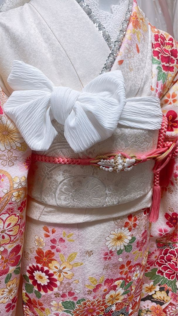 白地に赤とピンクの花柄 振袖フルセット　振袖　振袖セット　成人式　振袖6点セット