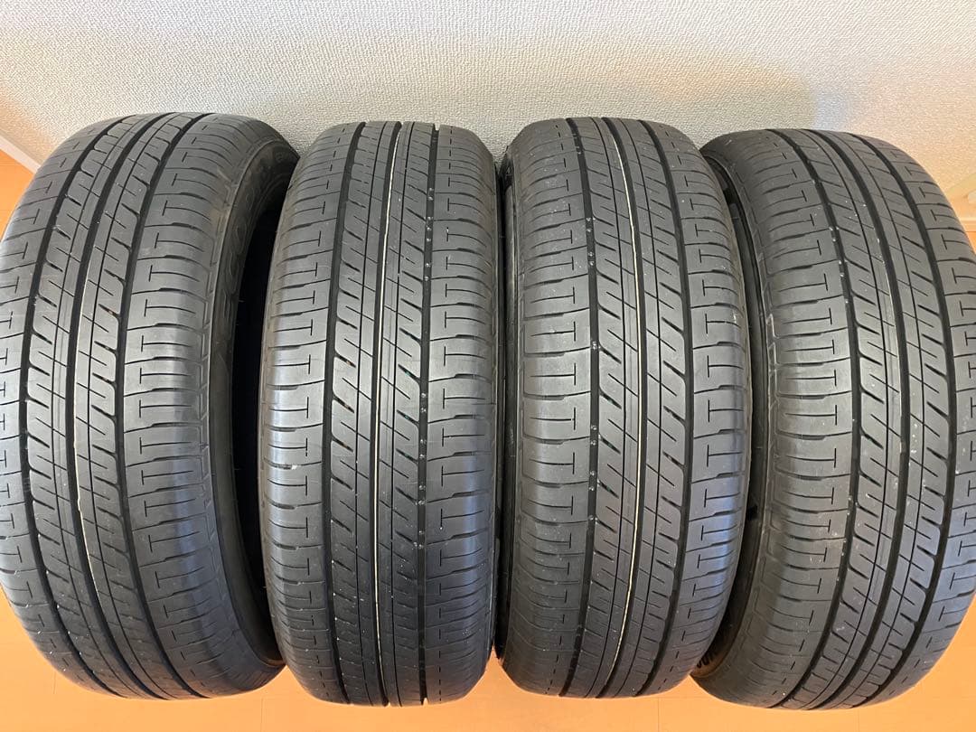 ノア/ヴォクシー 205/60R16 タイヤ4本 ほぼ新車外し