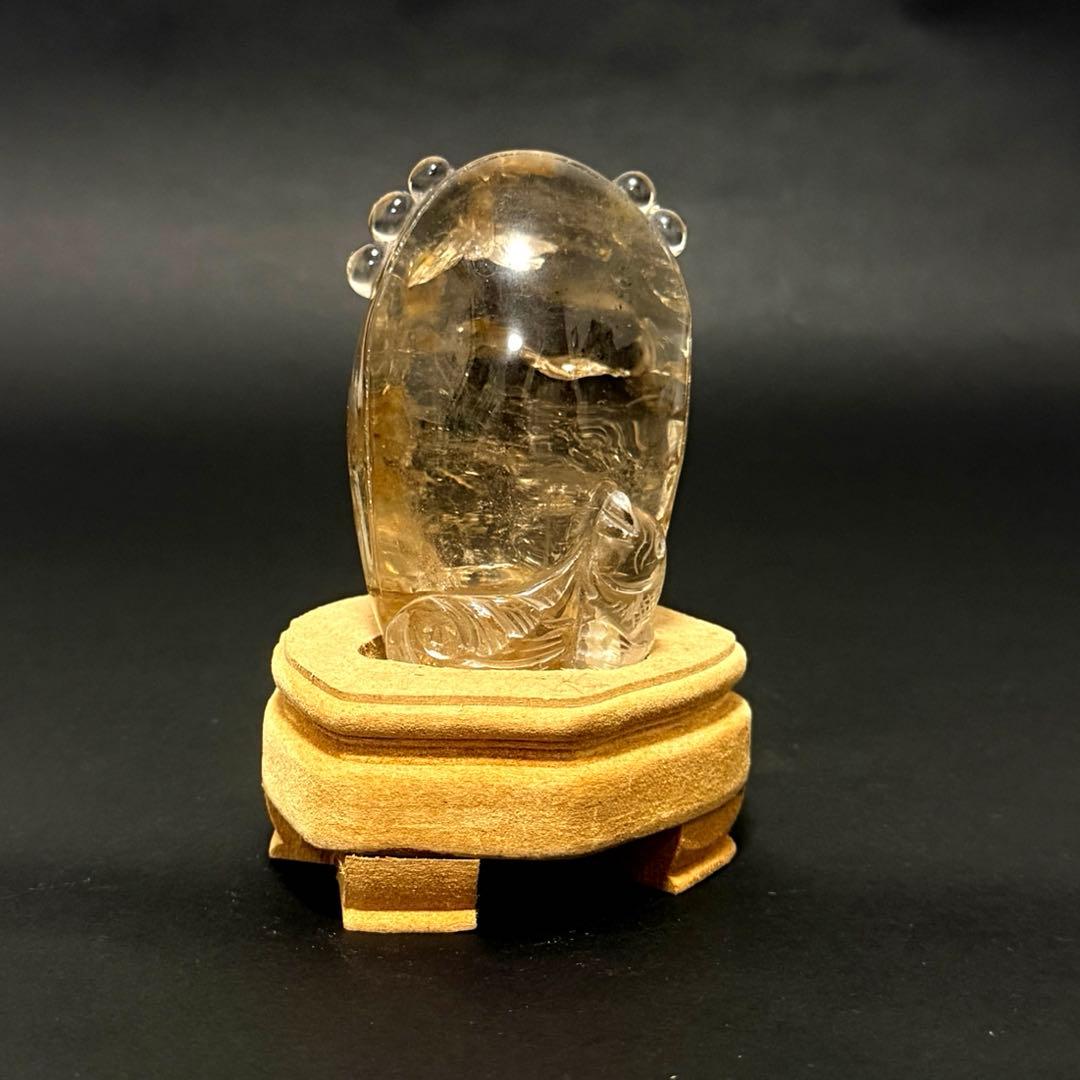 本水晶 クォーツ 魚彫刻 オブジェ 置物 木製台座付き