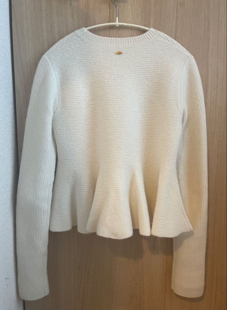 anuans アニュアンス　ペプラムショートニットトップス