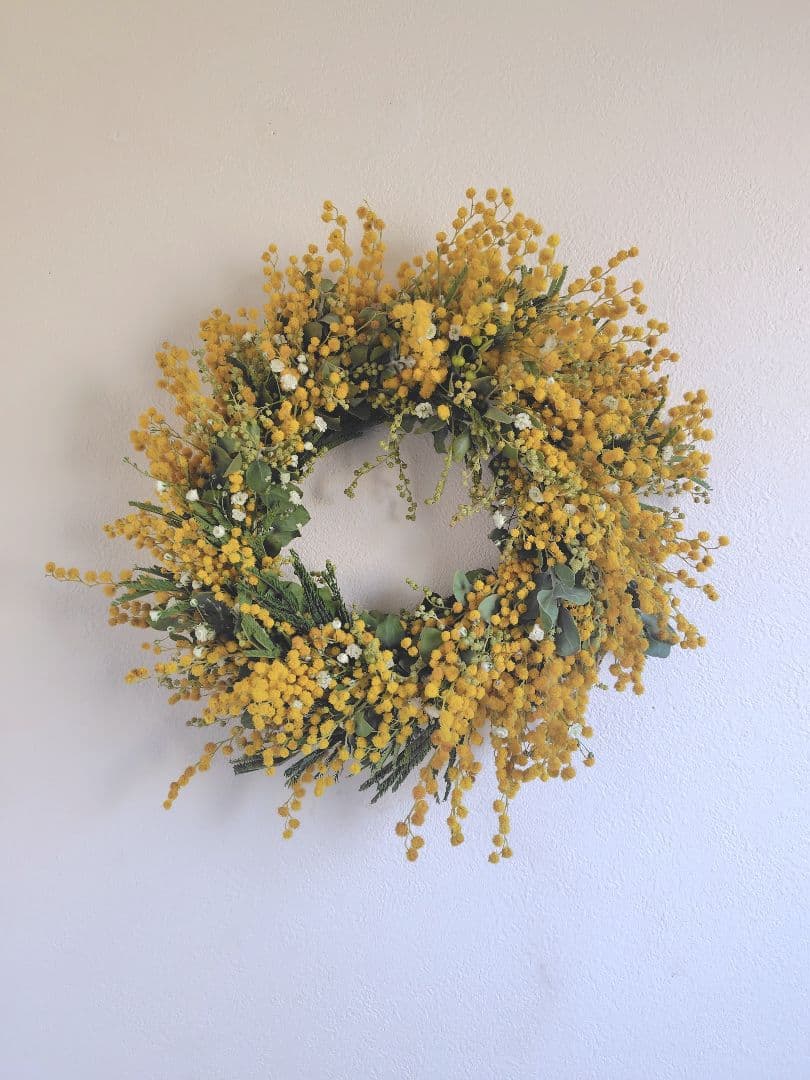 2種のミモザとカスミソウの春待ちリース