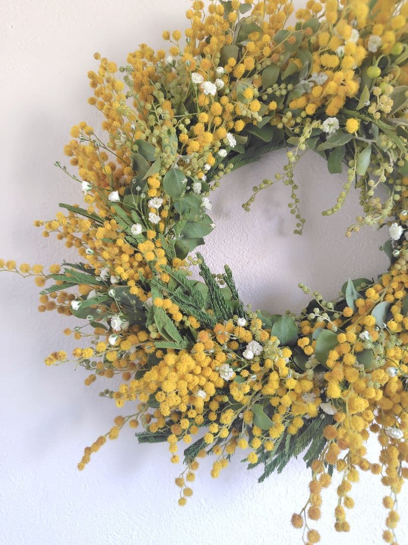 2種のミモザとカスミソウの春待ちリース