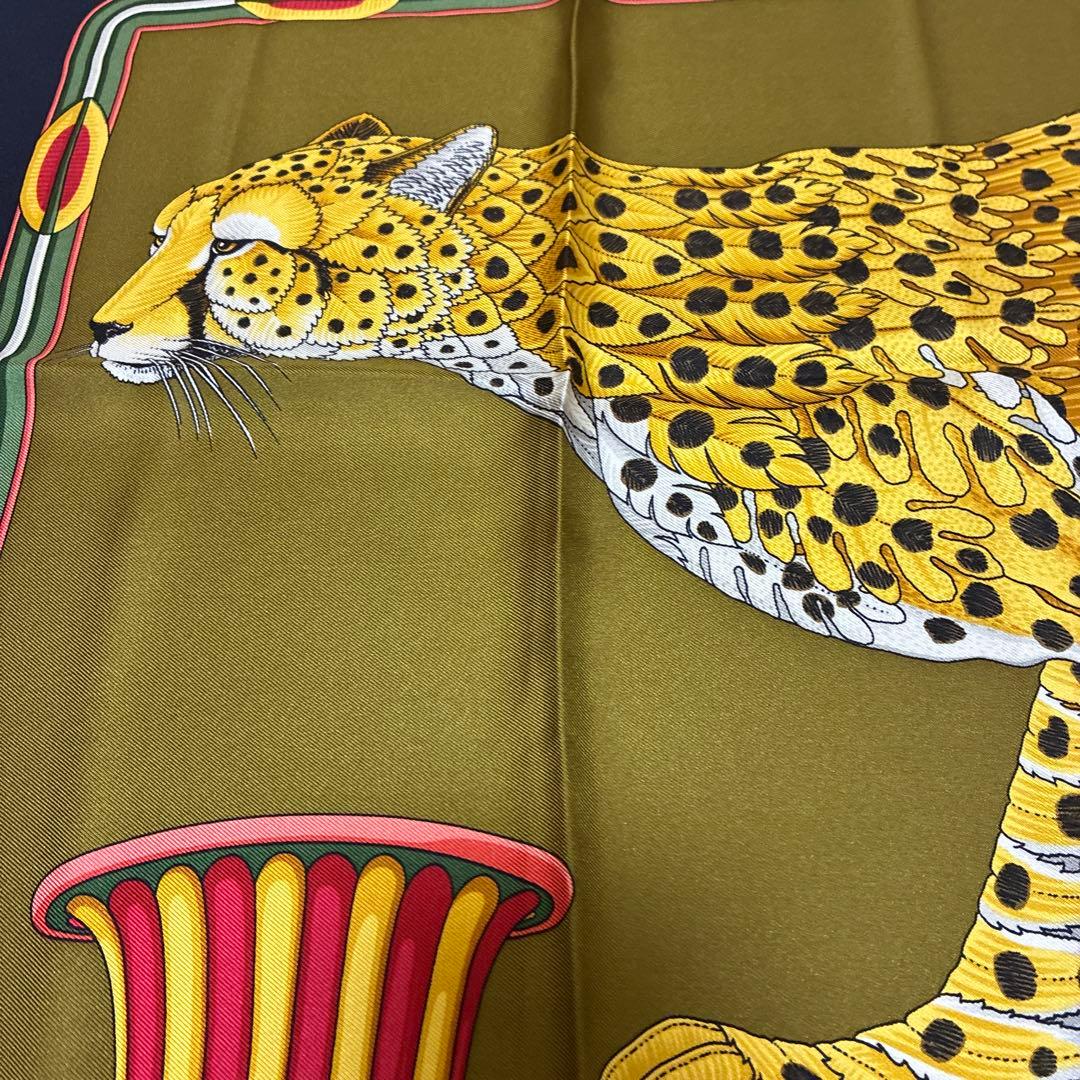 Salvatore Ferragamo シルク　スカーフ 総柄　虎　イタリア製