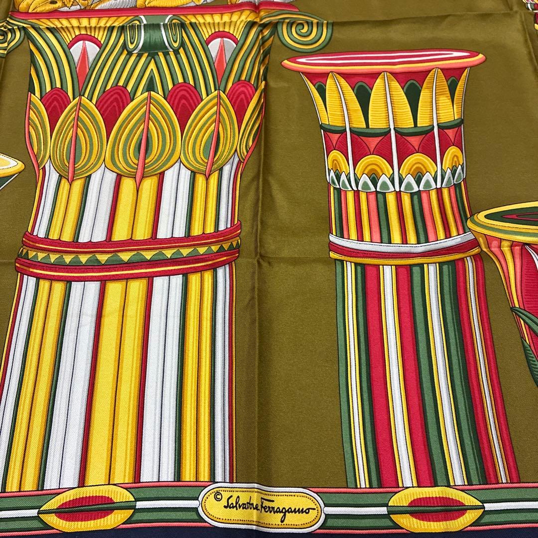 Salvatore Ferragamo シルク　スカーフ 総柄　虎　イタリア製