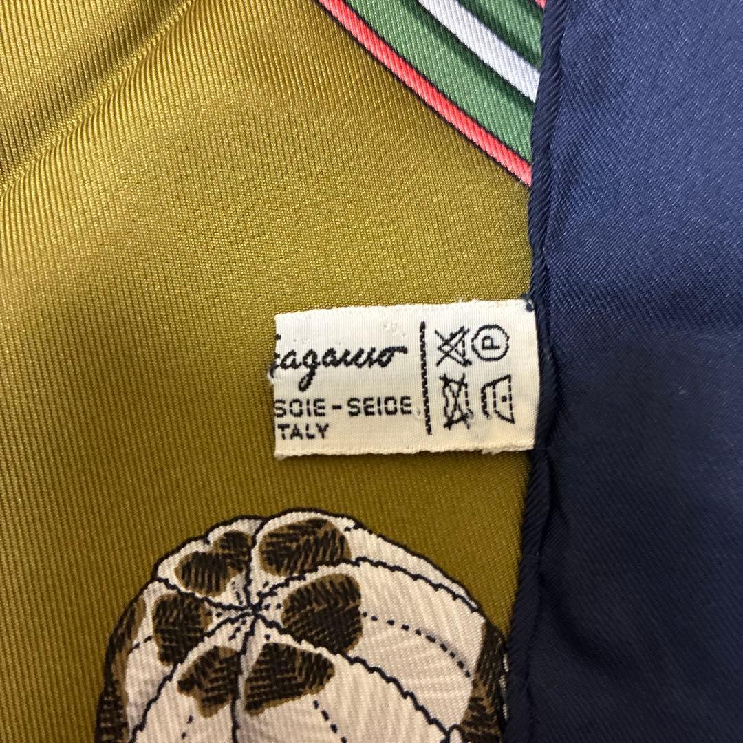 Salvatore Ferragamo シルク　スカーフ 総柄　虎　イタリア製