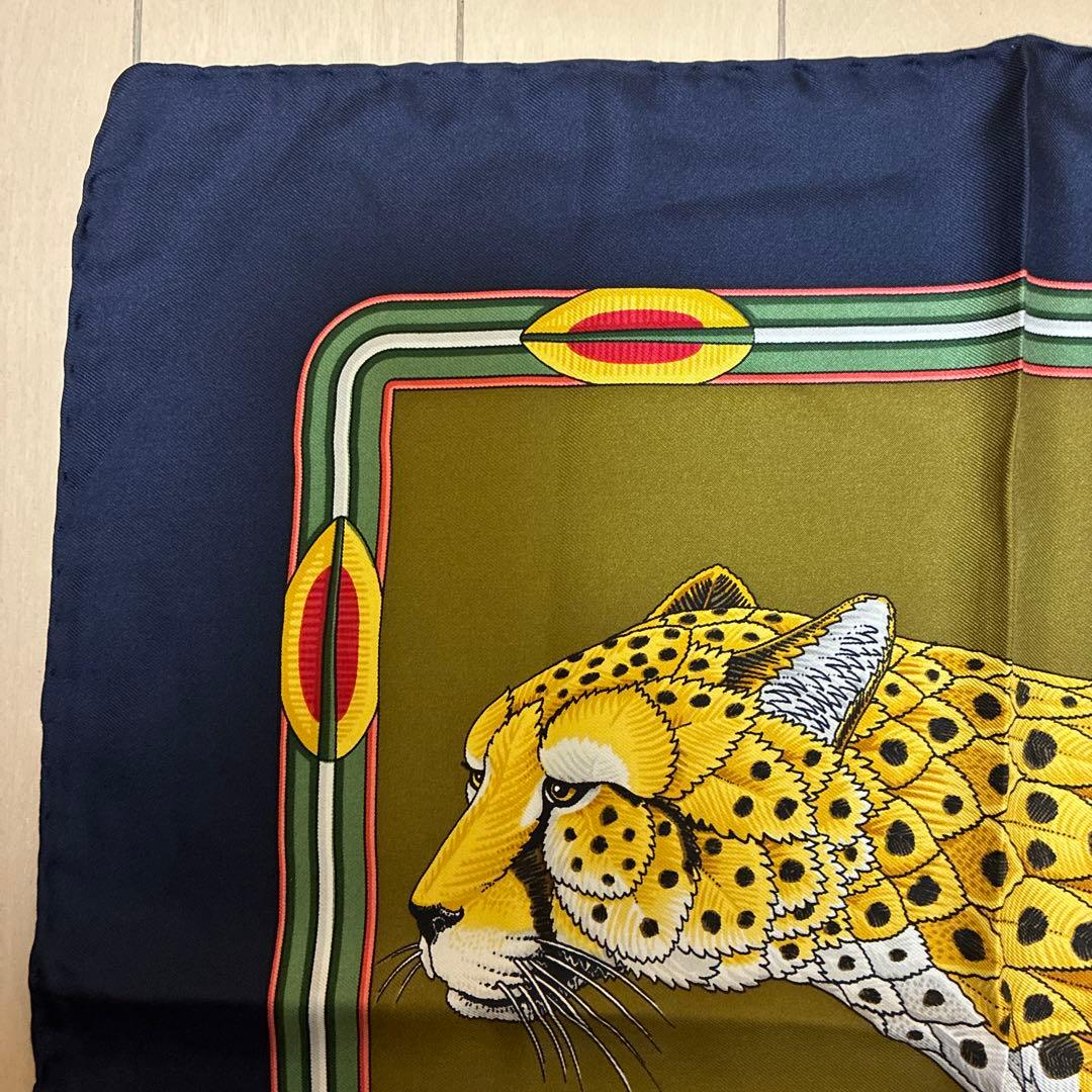 Salvatore Ferragamo シルク　スカーフ 総柄　虎　イタリア製