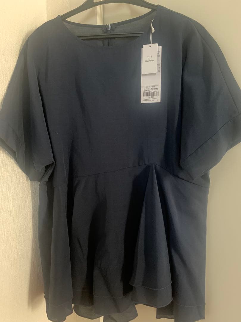 自由区　ソフトリネンペプラム ブラウス　新品