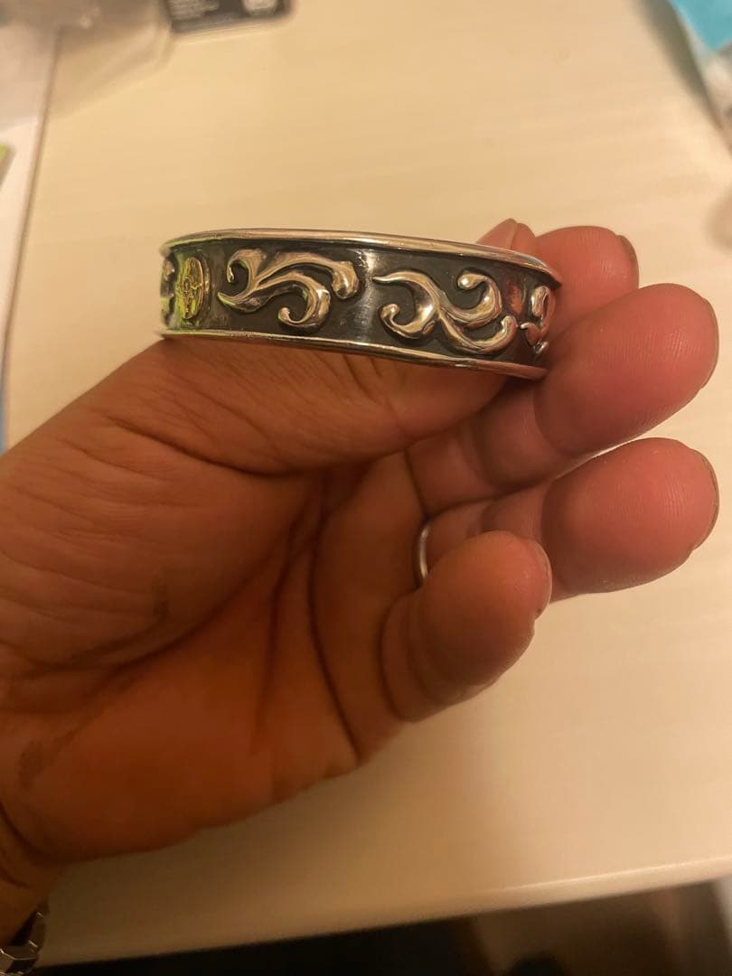 FIRST ARROWS ファーストアローズ K18付　フチ付カラ草彫りバングル