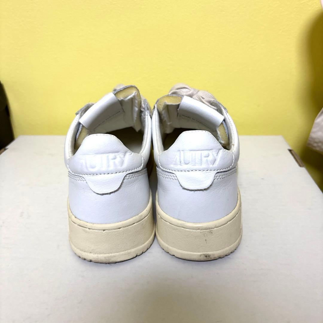 AUTRY ホワイトスニーカー　シシクイ