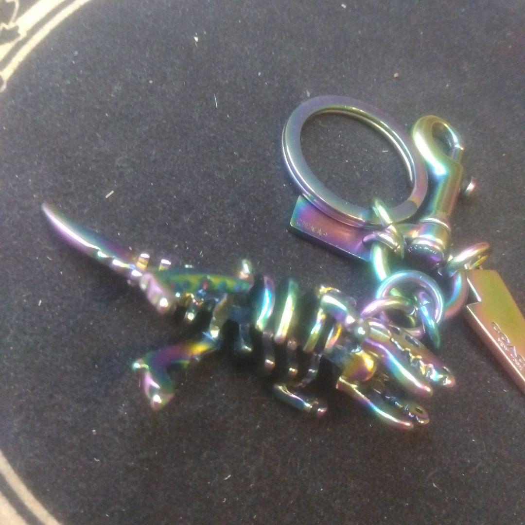 コーチ　レインボーメタリック　レキシー　立体　キーホルダー【美品、希少？】