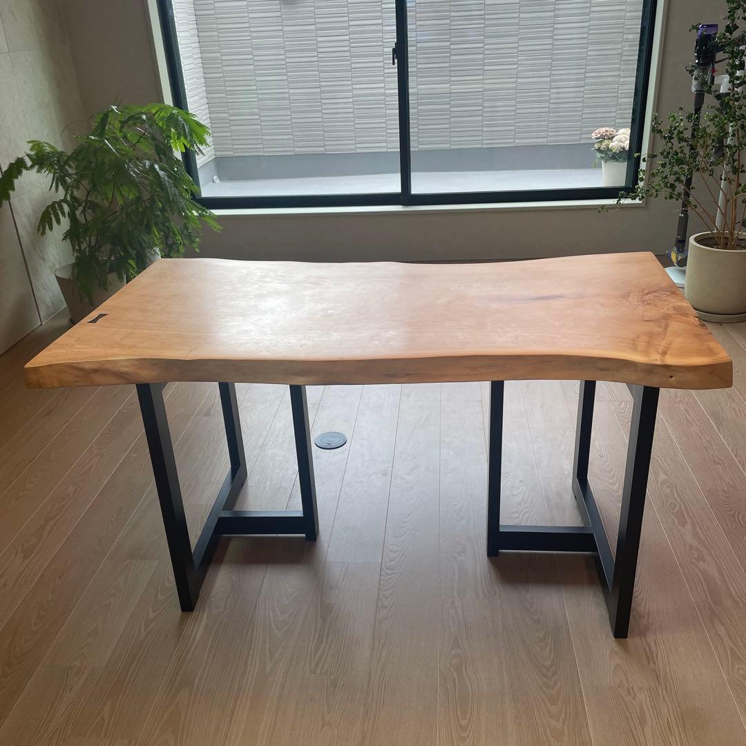 無垢材 一枚板　ダイニングテーブル　70〜75cm ×137cm ×高さ70cm