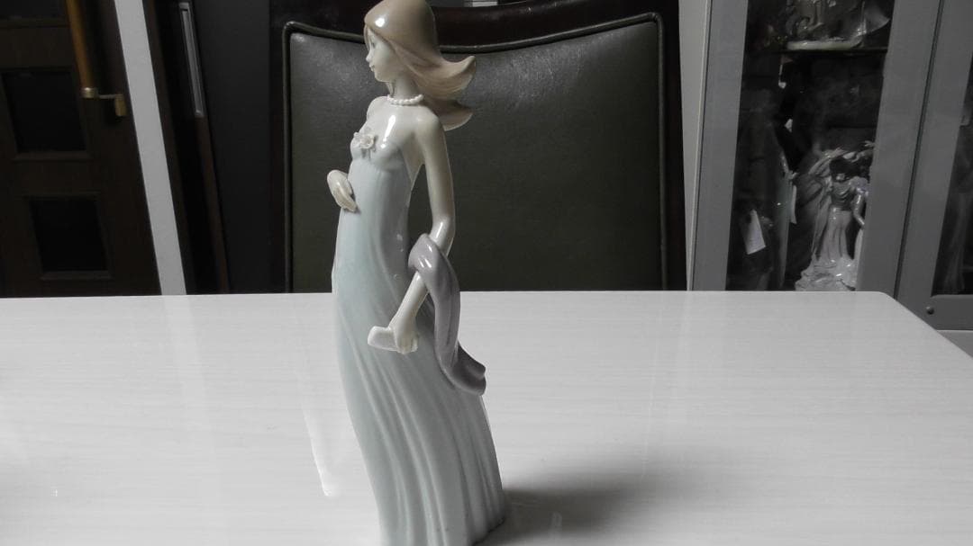 LLADRO　リヤドロ　【純粋な少女】３　陶器　置物　リアドロ　Ｌ340