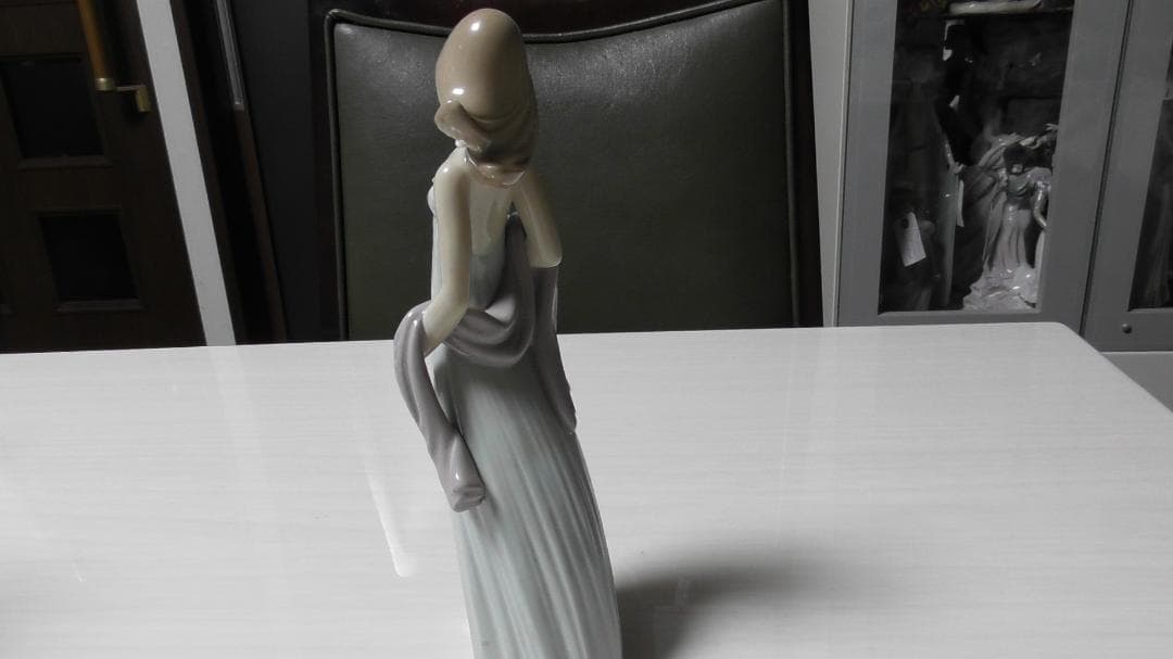 LLADRO　リヤドロ　【純粋な少女】３　陶器　置物　リアドロ　Ｌ340