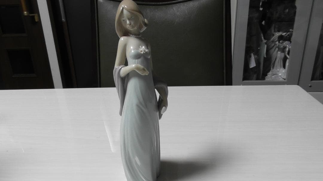 LLADRO　リヤドロ　【純粋な少女】３　陶器　置物　リアドロ　Ｌ340