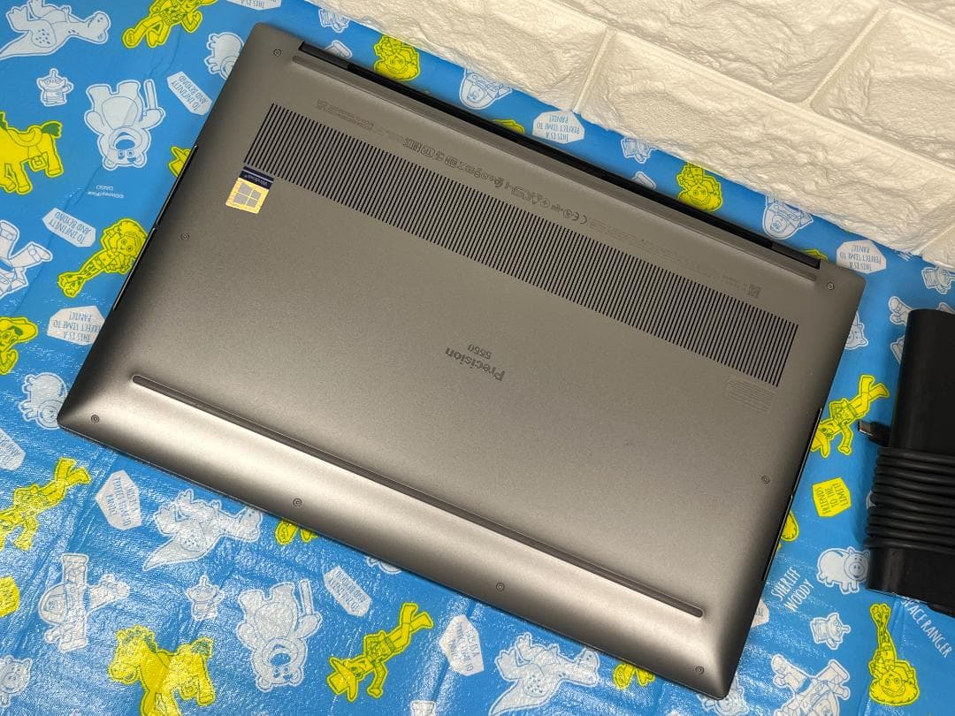 美品 デル Precision 5550 32GB UHD+ 15.6型 タッチ