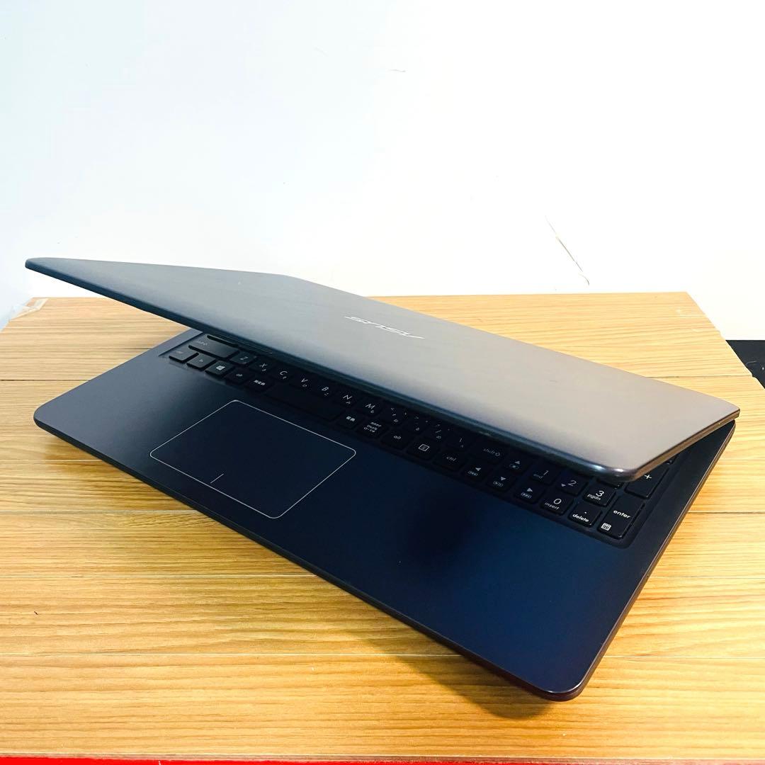 すぐ使える設定済2022モデル薄型ノートSSD256 win11オフィスカメラ