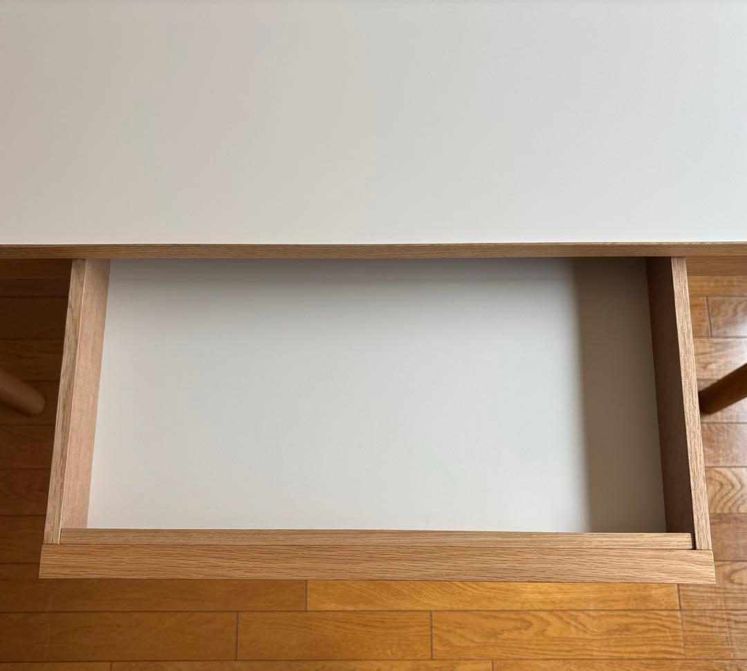 IDEE ダイニングテーブル - STILT TABLE 1200 White