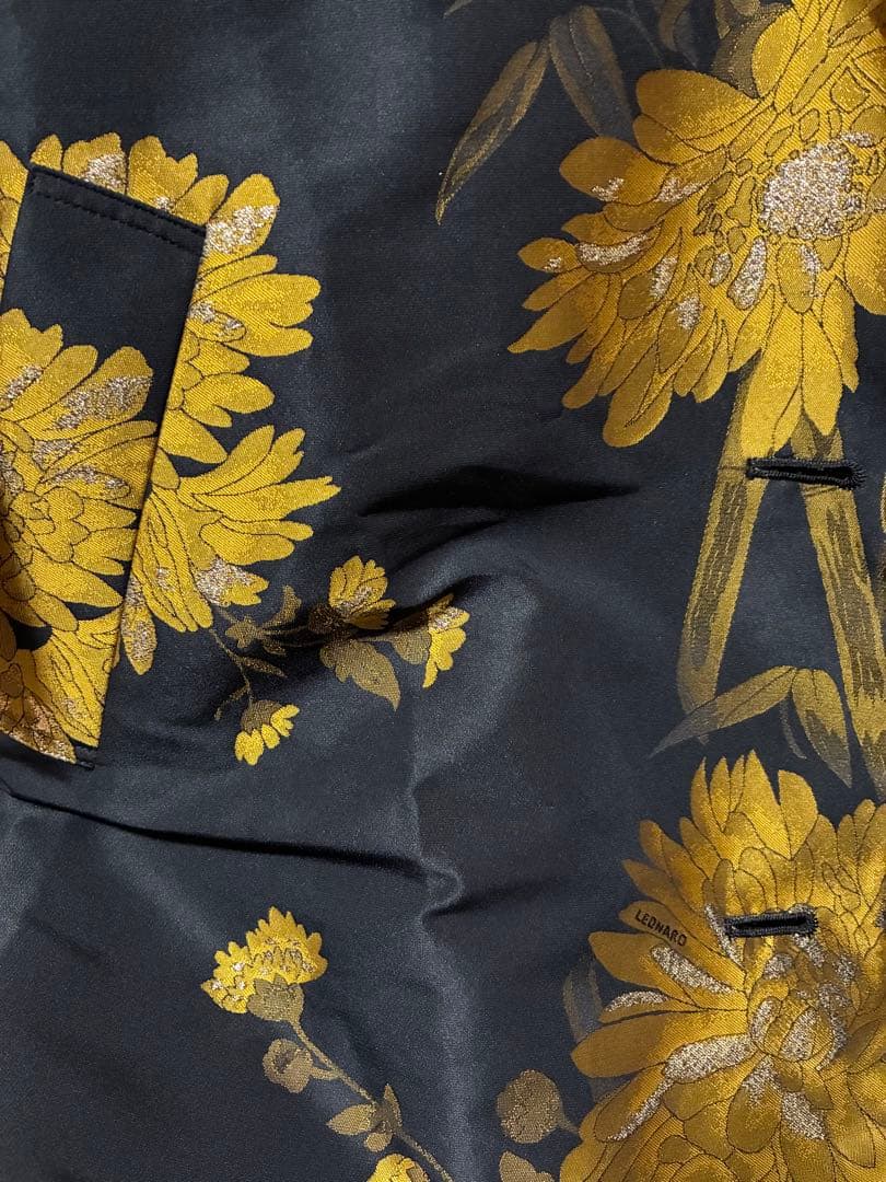 【極美品】LEONARD レオナール 金糸 菊柄 ロングコート 花柄 黒×金40